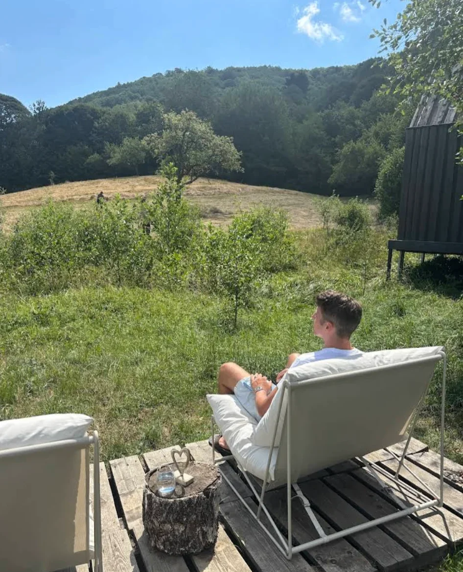 Moment trăit de un cuplu în Portal Village